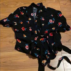 CUTE Floral Top with tie